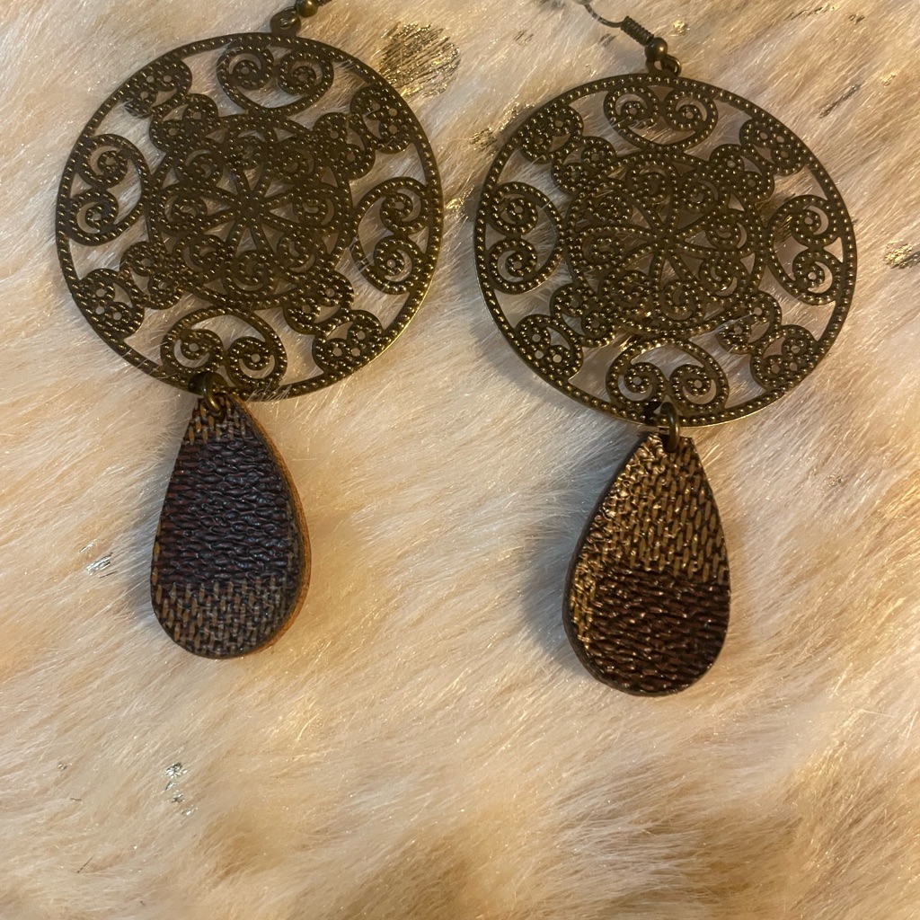 Elegant Brown And Gold Filigree Earrings